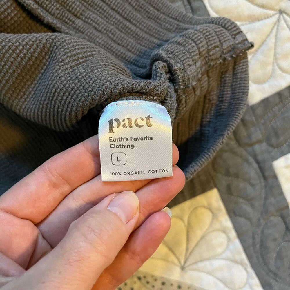 Pact Organic Cotton. Gray Hoodie with White Drawstrings. - Picture 4 of 9